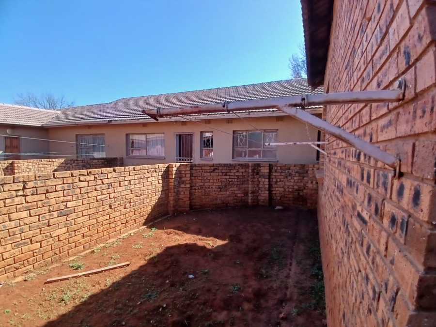 2 Bedroom Property for Sale in Greenhills Gauteng
