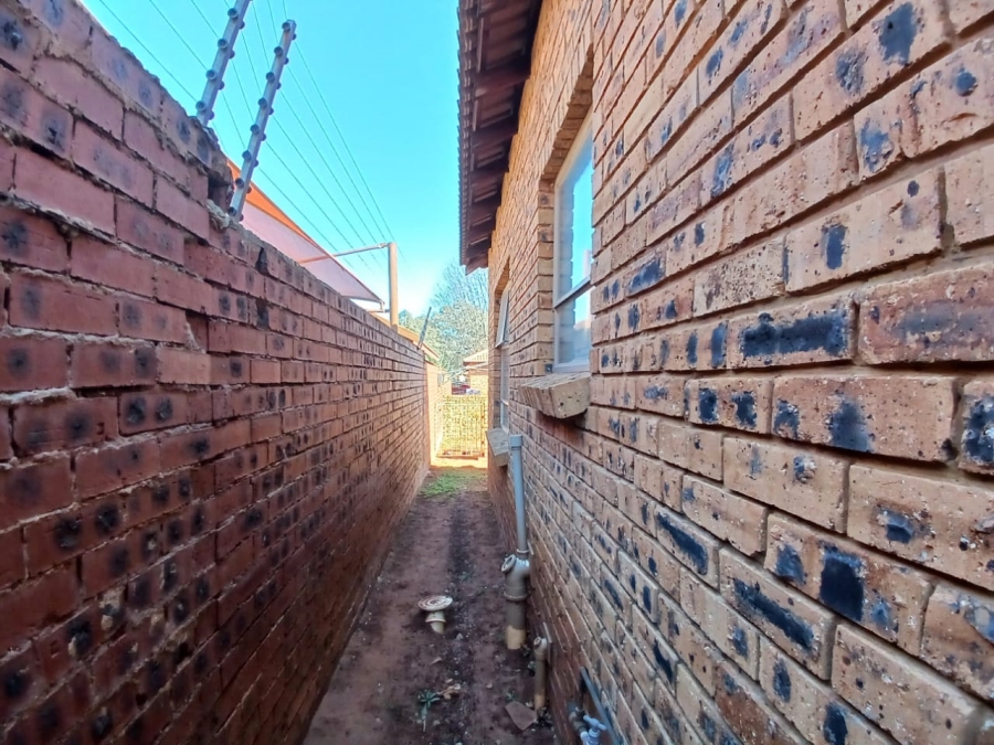 2 Bedroom Property for Sale in Greenhills Gauteng