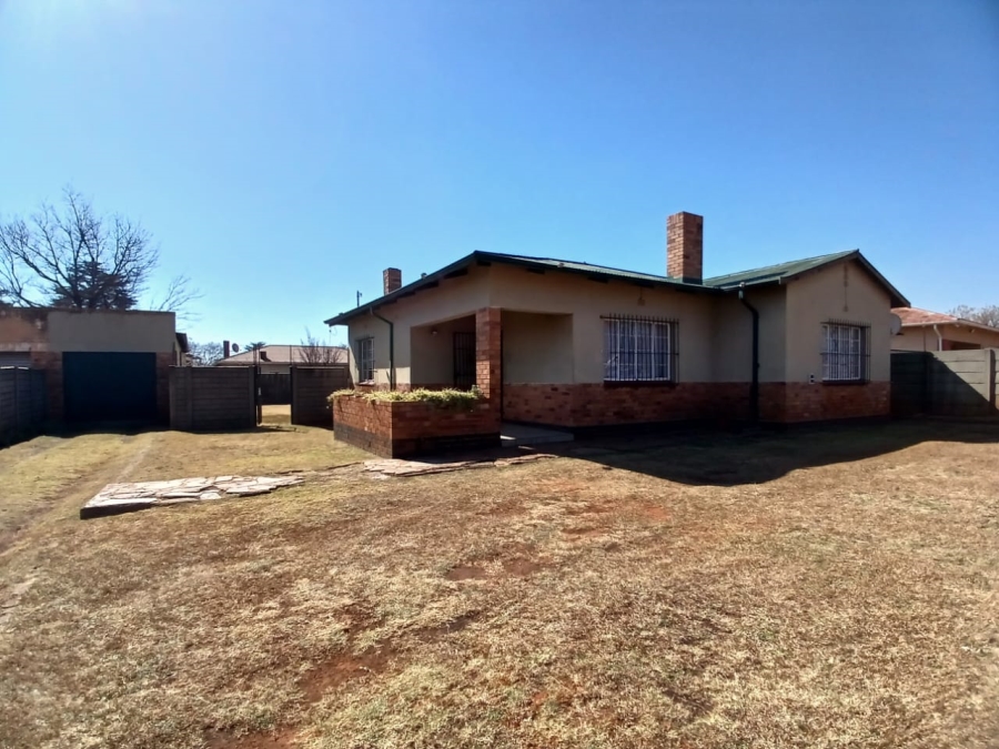 3 Bedroom Property for Sale in Bekkersdal Gauteng