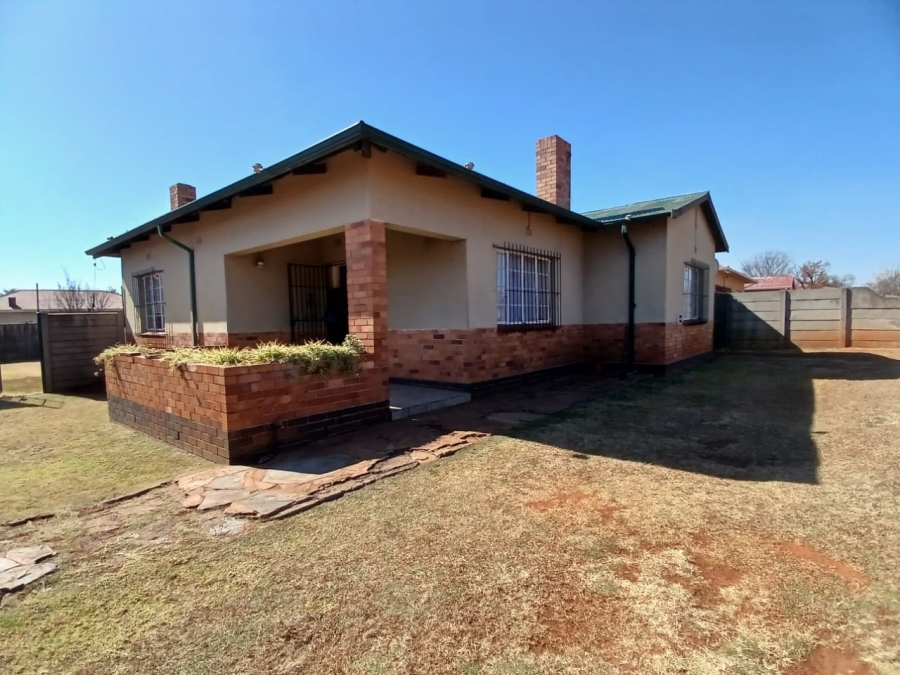 3 Bedroom Property for Sale in Bekkersdal Gauteng