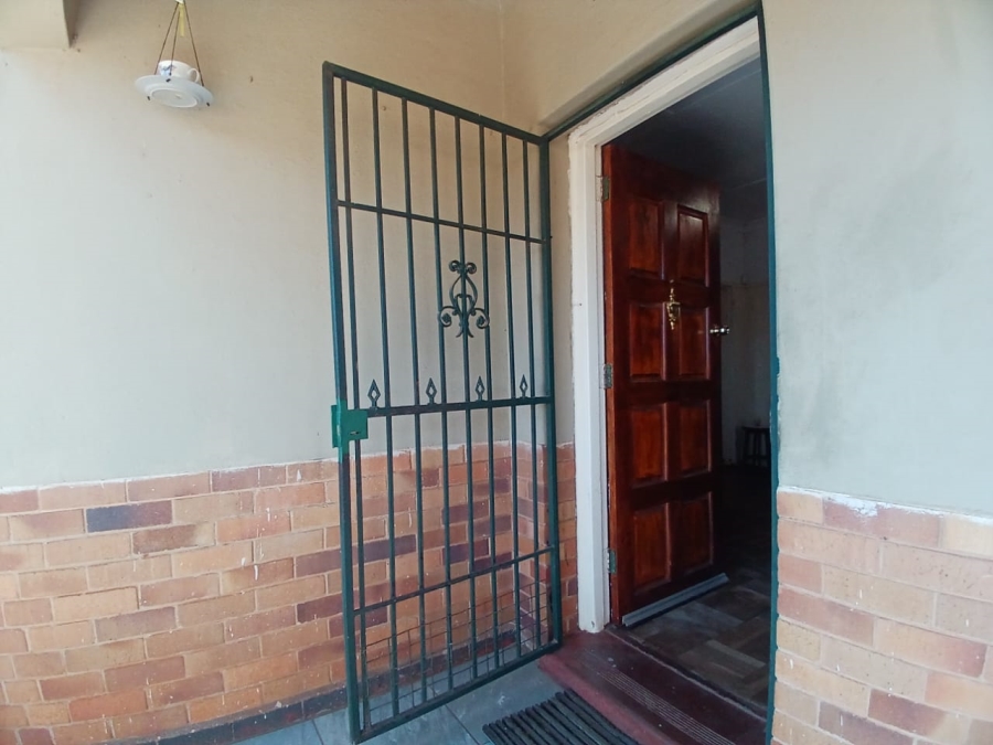 3 Bedroom Property for Sale in Bekkersdal Gauteng