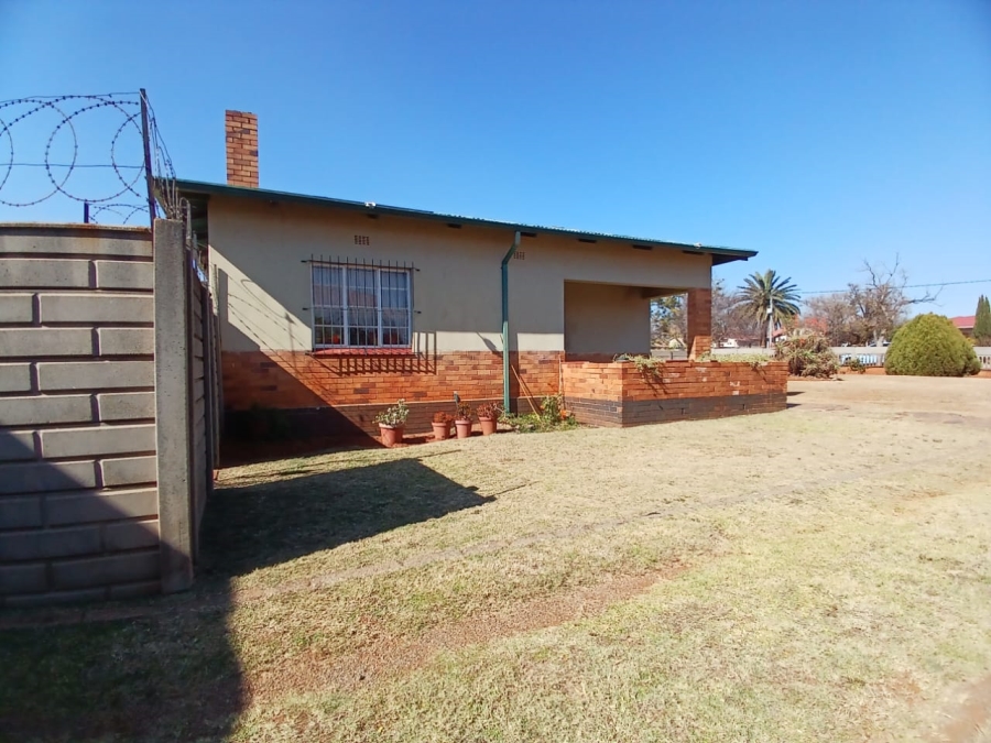 3 Bedroom Property for Sale in Bekkersdal Gauteng