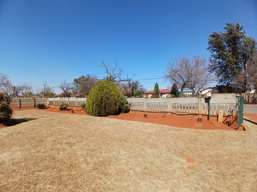3 Bedroom Property for Sale in Bekkersdal Gauteng