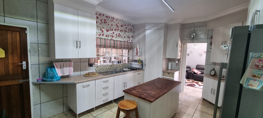 Commercial Property for Sale in Valley Settlements A H Gauteng