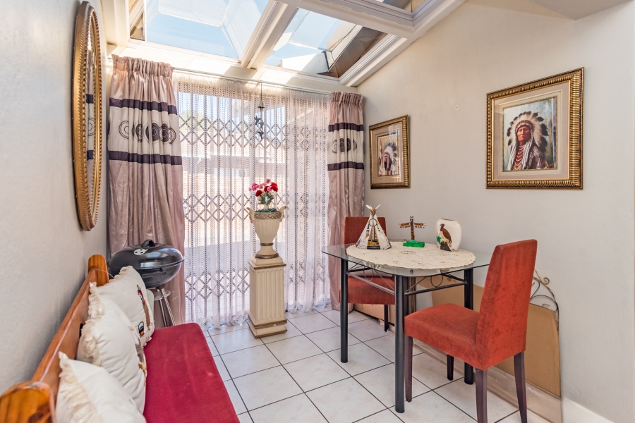 2 Bedroom Property for Sale in Roodekrans Gauteng