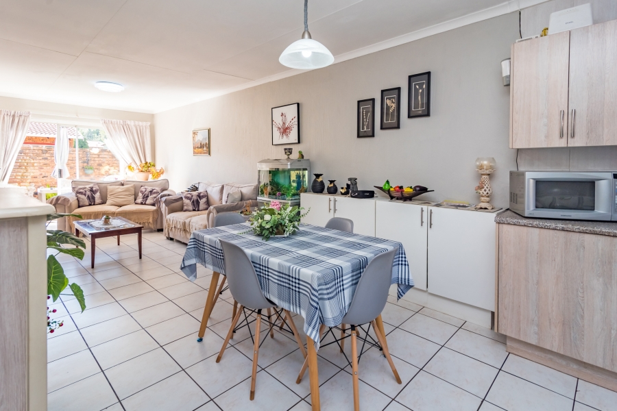 2 Bedroom Property for Sale in Roodekrans Gauteng