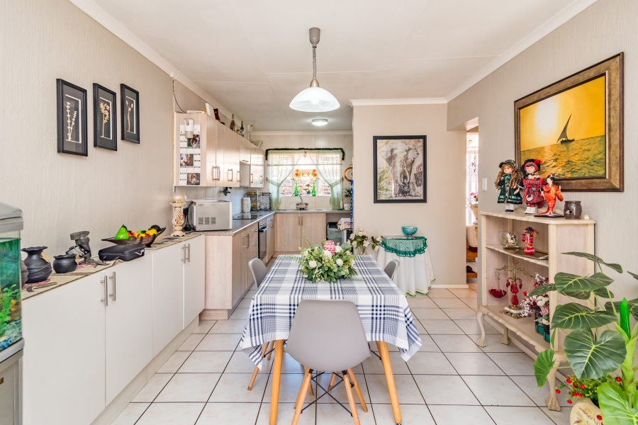 2 Bedroom Property for Sale in Roodekrans Gauteng