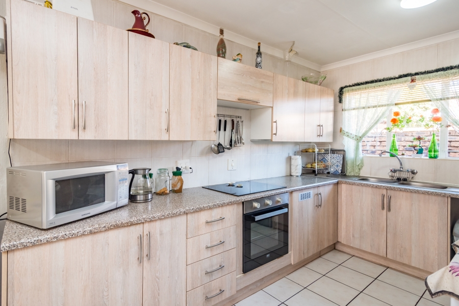 2 Bedroom Property for Sale in Roodekrans Gauteng