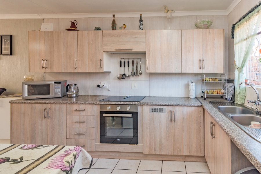2 Bedroom Property for Sale in Roodekrans Gauteng
