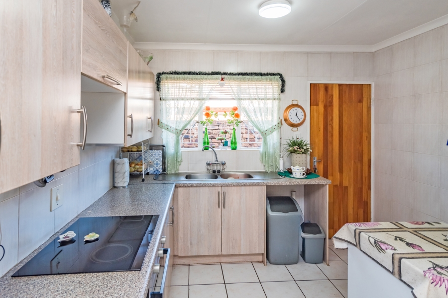 2 Bedroom Property for Sale in Roodekrans Gauteng