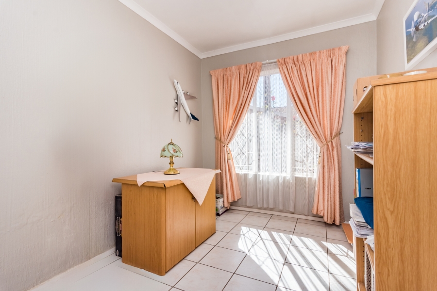 2 Bedroom Property for Sale in Roodekrans Gauteng