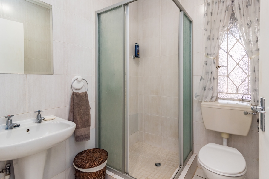 2 Bedroom Property for Sale in Roodekrans Gauteng