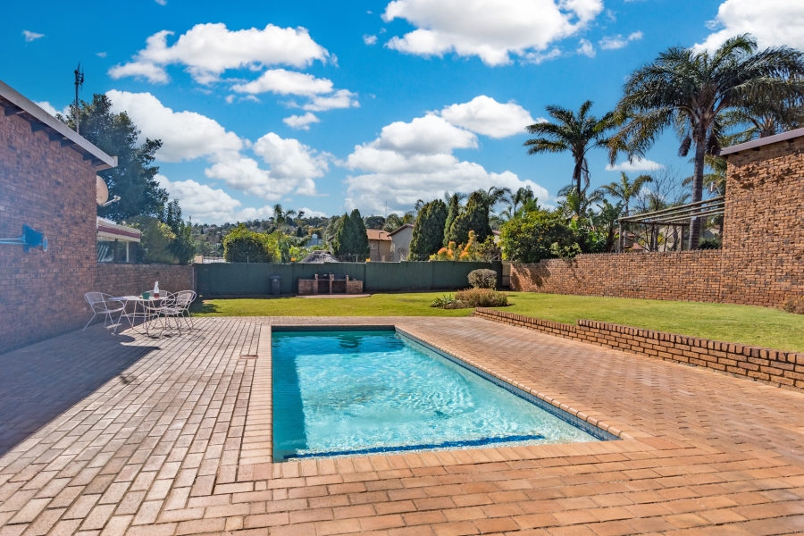 2 Bedroom Property for Sale in Roodekrans Gauteng