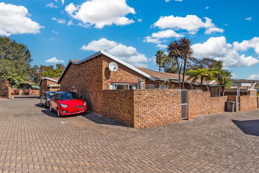 2 Bedroom Property for Sale in Roodekrans Gauteng