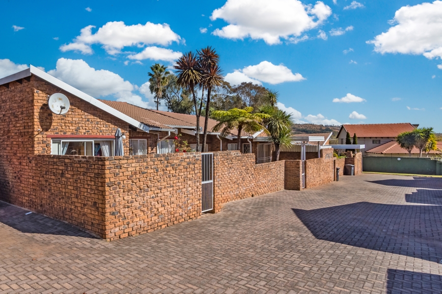 2 Bedroom Property for Sale in Roodekrans Gauteng