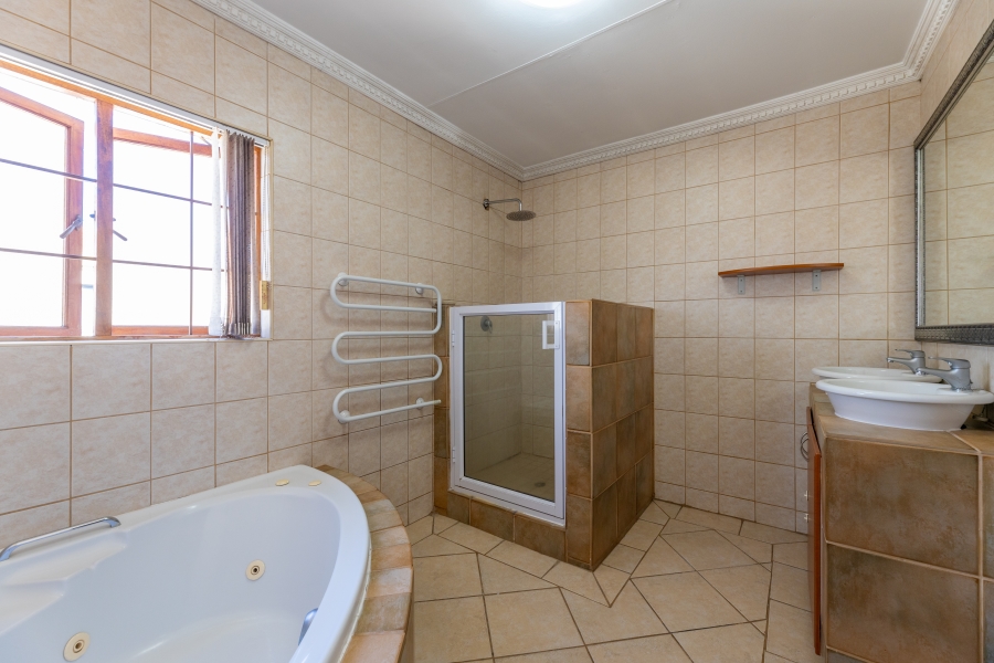 4 Bedroom Property for Sale in Broadacres Gauteng