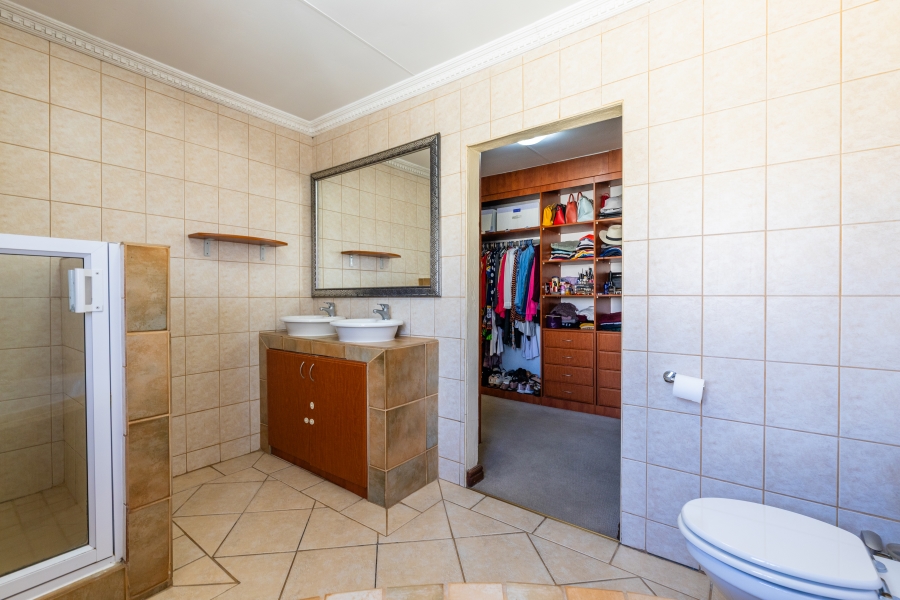 4 Bedroom Property for Sale in Broadacres Gauteng