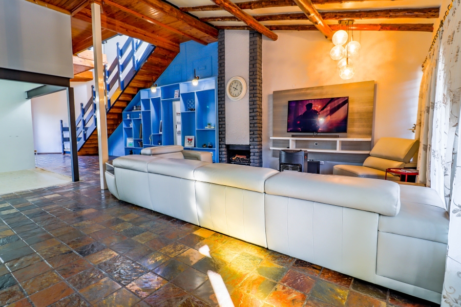 5 Bedroom Property for Sale in Doringkloof Gauteng