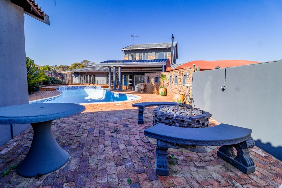 5 Bedroom Property for Sale in Doringkloof Gauteng