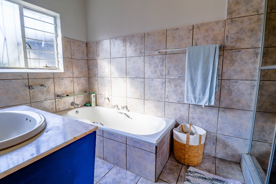 5 Bedroom Property for Sale in Doringkloof Gauteng