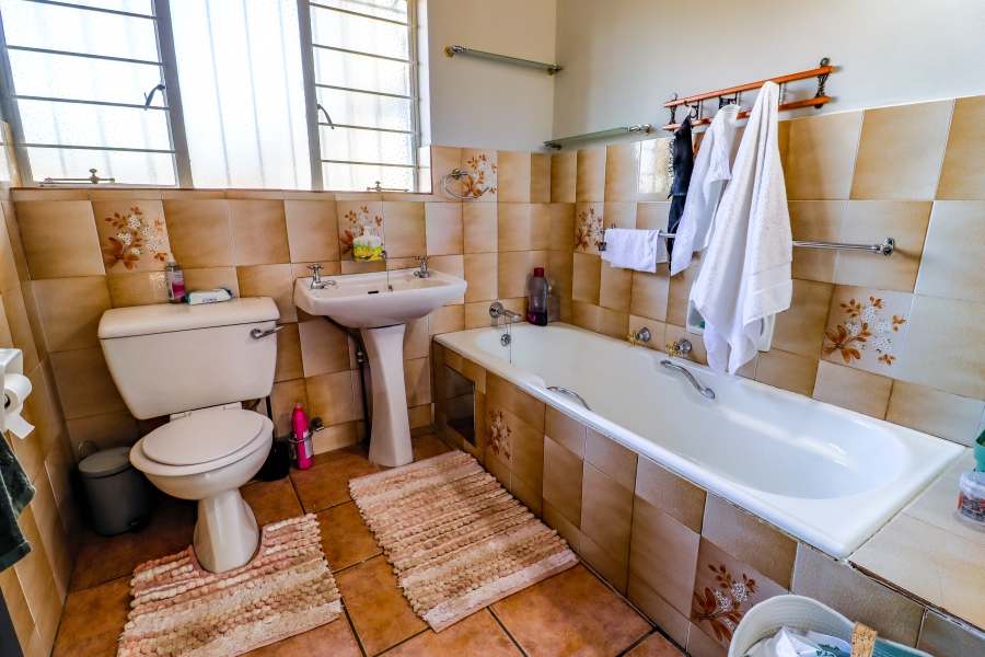 5 Bedroom Property for Sale in Doringkloof Gauteng