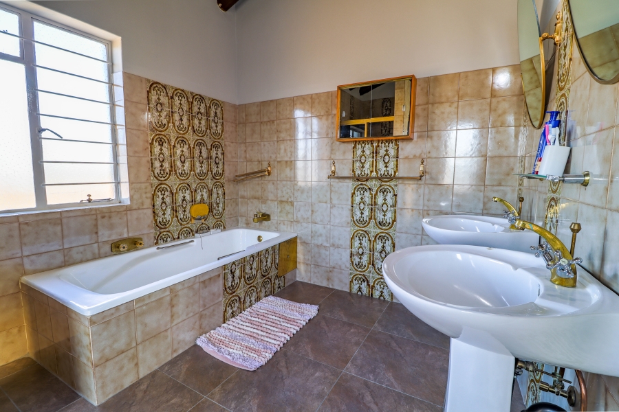 5 Bedroom Property for Sale in Doringkloof Gauteng