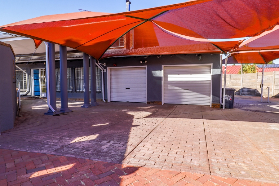 5 Bedroom Property for Sale in Doringkloof Gauteng