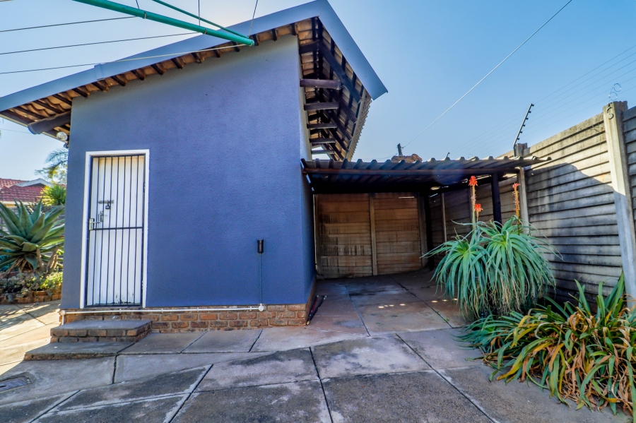 5 Bedroom Property for Sale in Doringkloof Gauteng