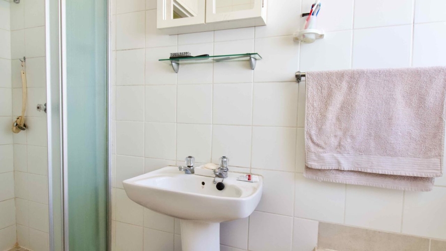 2 Bedroom Property for Sale in Die Hoewes Gauteng