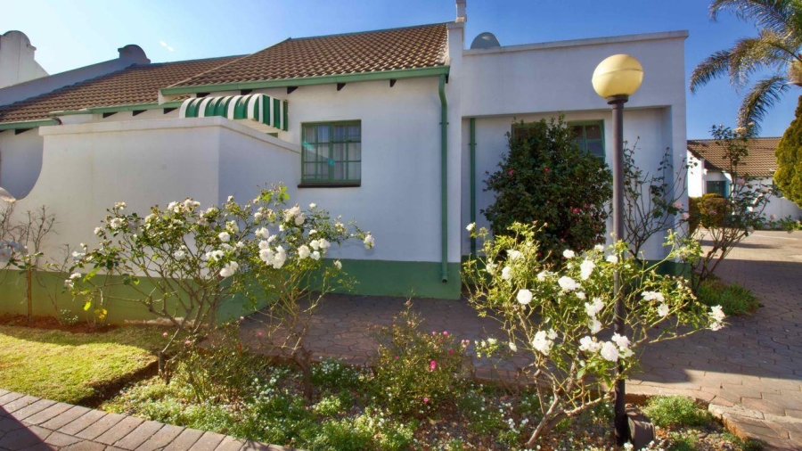 2 Bedroom Property for Sale in Die Hoewes Gauteng