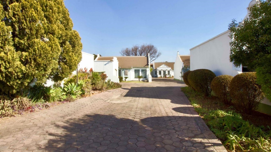 2 Bedroom Property for Sale in Die Hoewes Gauteng