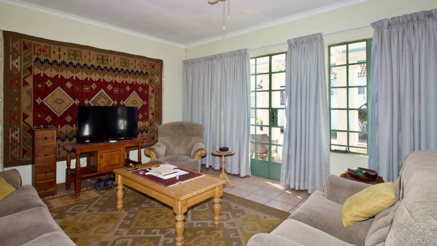 2 Bedroom Property for Sale in Die Hoewes Gauteng