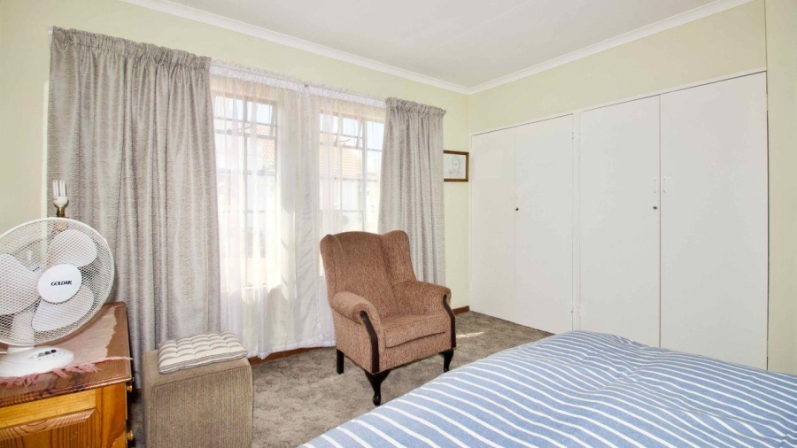 2 Bedroom Property for Sale in Die Hoewes Gauteng