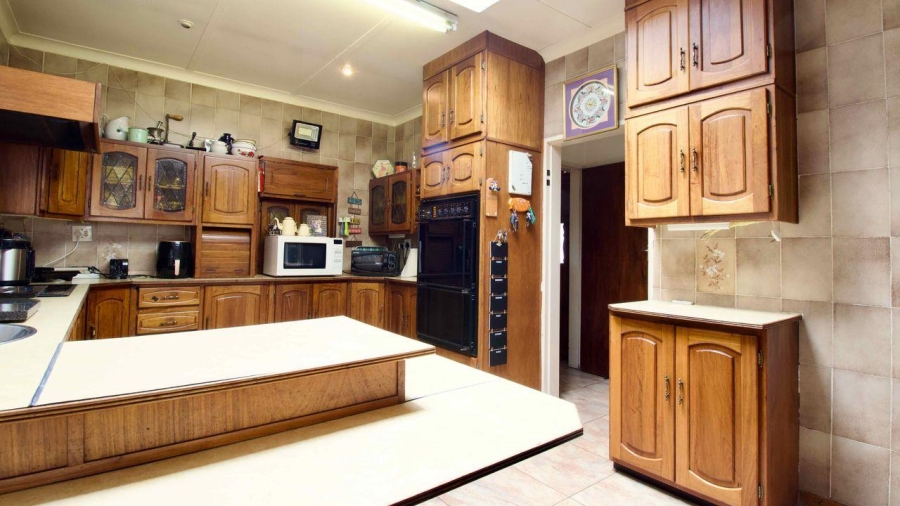5 Bedroom Property for Sale in Lyttelton Manor Gauteng
