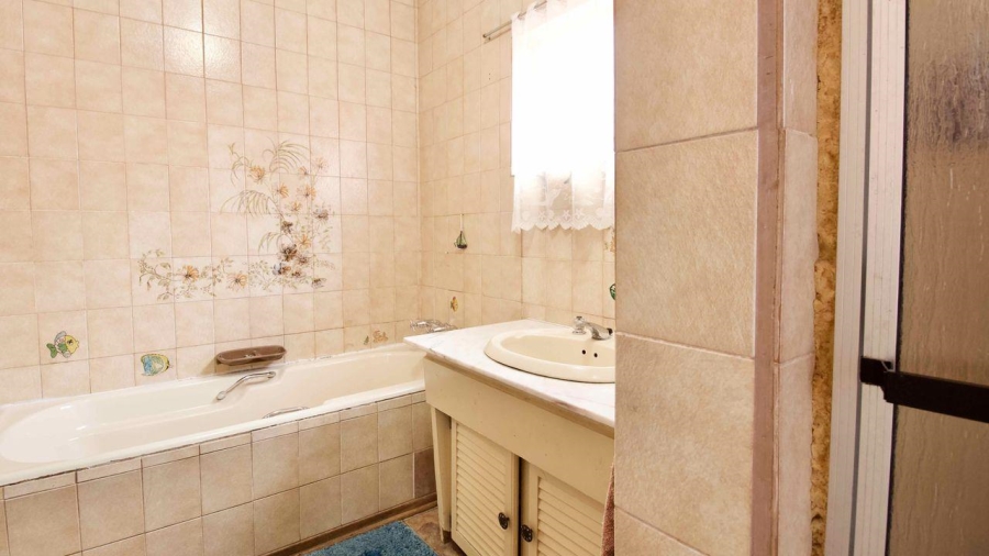 5 Bedroom Property for Sale in Lyttelton Manor Gauteng