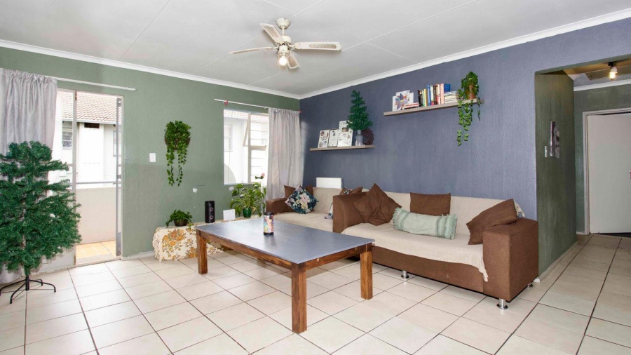 3 Bedroom Property for Sale in Die Hoewes Gauteng