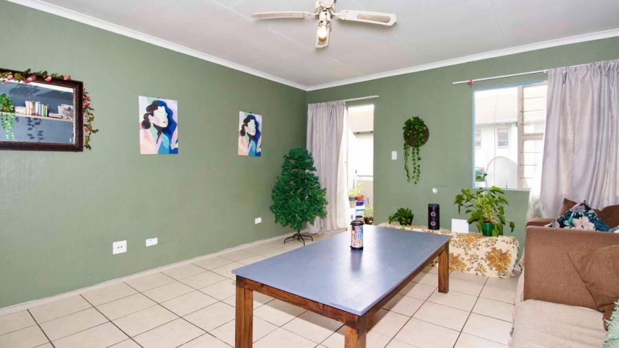 3 Bedroom Property for Sale in Die Hoewes Gauteng