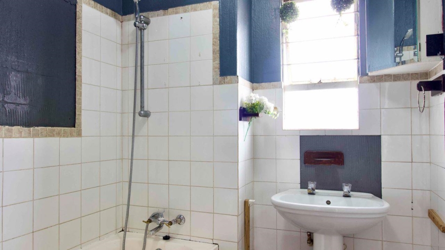 3 Bedroom Property for Sale in Die Hoewes Gauteng