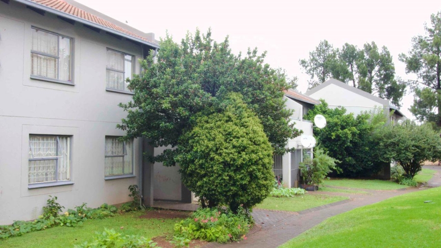 3 Bedroom Property for Sale in Die Hoewes Gauteng