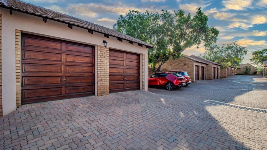 2 Bedroom Property for Sale in Monavoni Gauteng