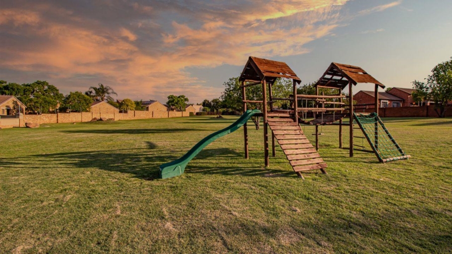 2 Bedroom Property for Sale in Monavoni Gauteng