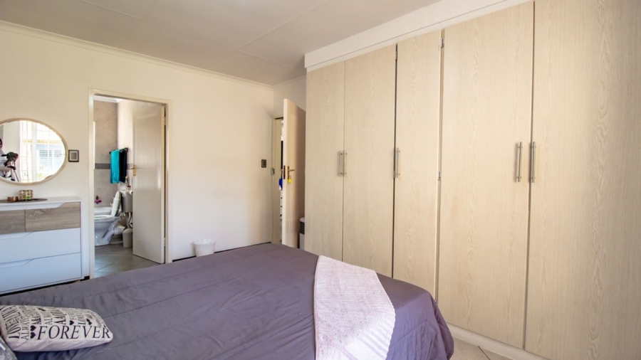 2 Bedroom Property for Sale in Monavoni Gauteng