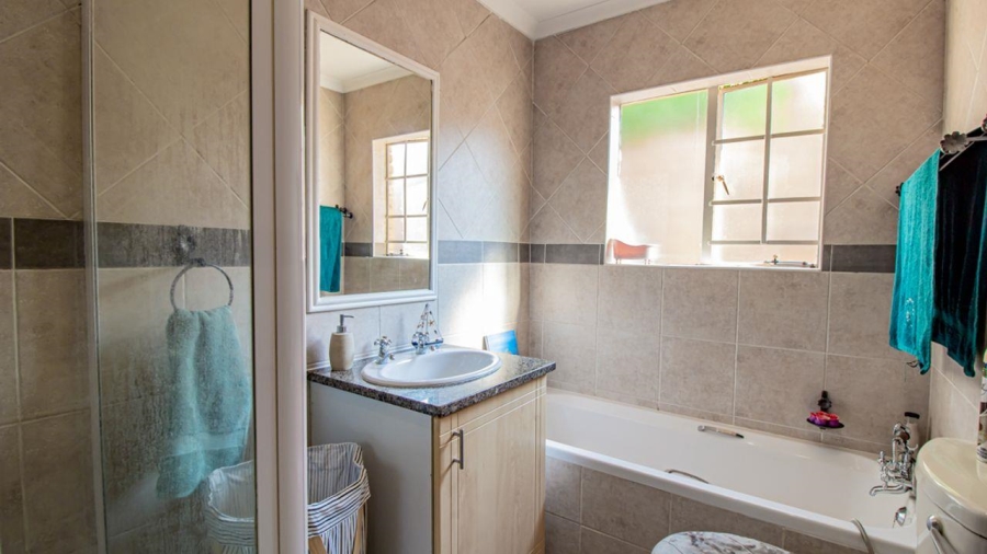 2 Bedroom Property for Sale in Monavoni Gauteng