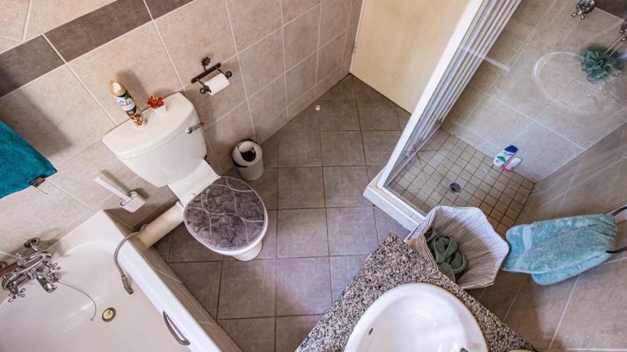 2 Bedroom Property for Sale in Monavoni Gauteng