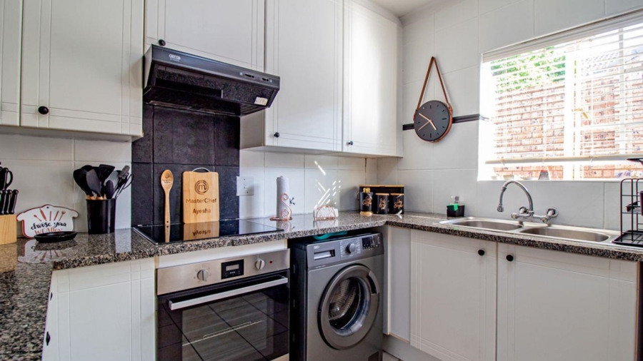 2 Bedroom Property for Sale in Monavoni Gauteng