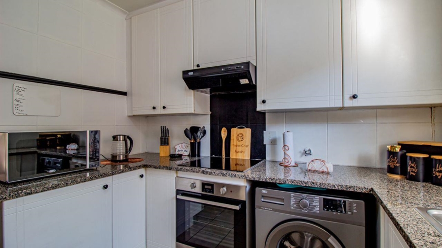 2 Bedroom Property for Sale in Monavoni Gauteng