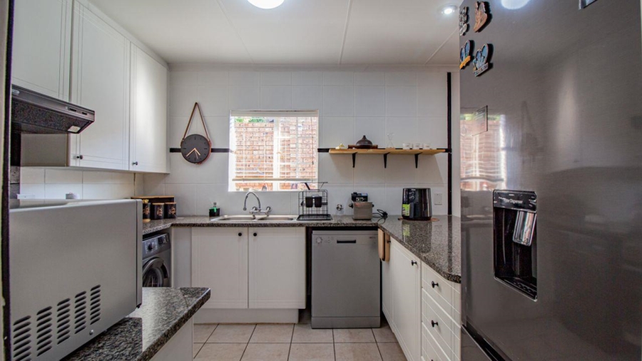 2 Bedroom Property for Sale in Monavoni Gauteng
