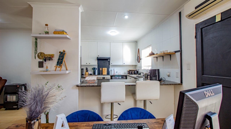 2 Bedroom Property for Sale in Monavoni Gauteng
