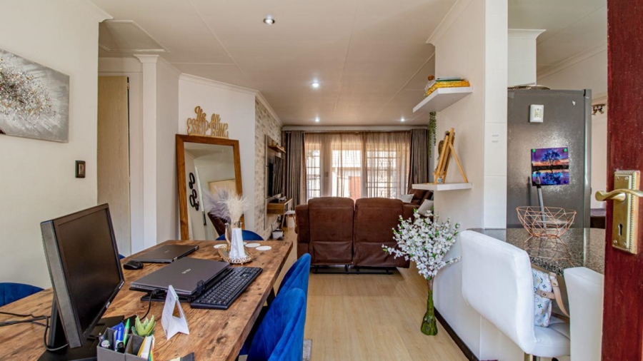 2 Bedroom Property for Sale in Monavoni Gauteng