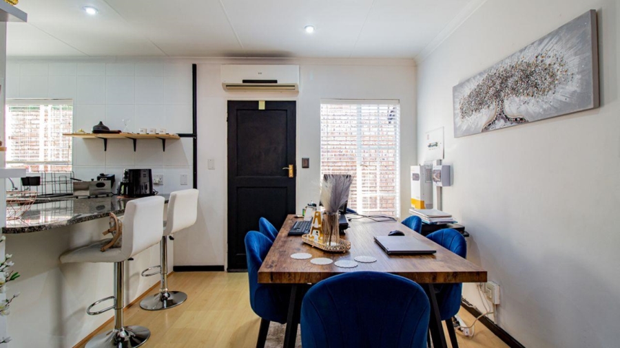 2 Bedroom Property for Sale in Monavoni Gauteng